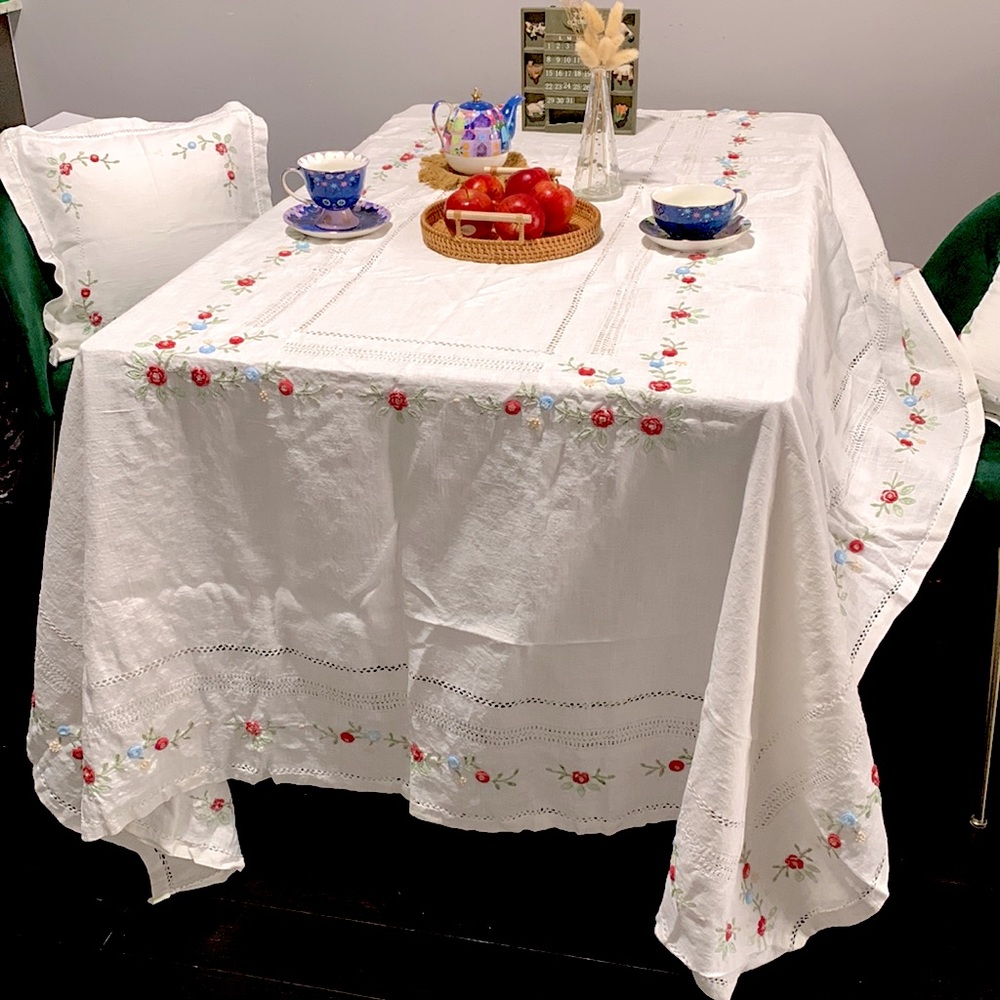 ✨ April Cornell Embroidered Table Linen - Picture 3 of 15